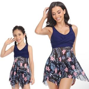 NEW Large Women’s Floral Tankini Bathing Suit